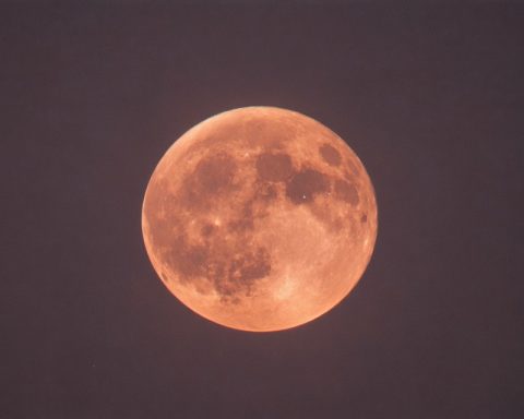 The Mesmerizing Dance of Shadows: How to Witness the Blood Moon Eclipse The Mesmerizing Dance of Shadows: How to Witness the Blood Moon Eclipse